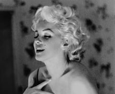 95년 전 오늘… 디자이너 샤넬, 향수를 선보이다