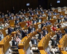 "초선의원에게 특권부터 가르치냐"…민원 빗발친 '연찬회'