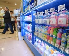 '페브리즈'도 논란… 정부, 한국P&G에 성분공개 요청 