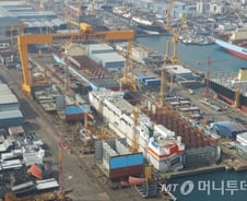 '직원 구조조정' 조선업계, 지난달 경영진 월급 보니