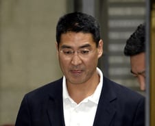 존 리 前 옥시 대표 15시간 검찰 조사 받고 귀가 