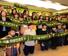 [단독]서울교육청, '두발 규제·휴대폰 압수' 암시하는 교칙 예시안 작성