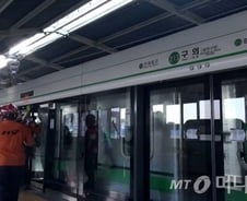 '개인과실 vs 회사책임' 판박이 스크린도어 사고, 경찰 결론은