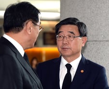 이기권 장관, 구의역 찾아 '스크린도어 사고' 조용한 추모