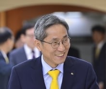 [단독]윤종규 회장, 현대證 전층 직원과 인사…"환영한다"
