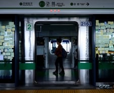 19세 수리공 죽음 뒤 '메피아', 월400만원 '낙하산'에…