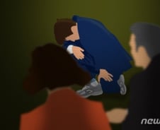 [단독]"계엄령 선포" 사립고 교사, 제자 뺨 때리고 야구배트로…