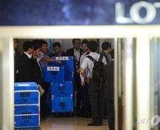 위기의 롯데…케미칼 M&A계획 철회 등 차질 현실화