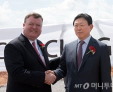 檢, 신동빈 지휘한 M&A 30여건 수사… 前정권과도 연관 