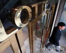 롯데 금고지기 3인 줄소환, 왜?…총수일가 혐의입증 '첫단추'