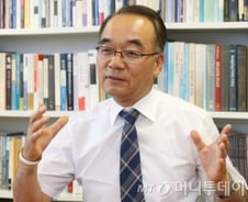 "놀기만해도 월급받는 '연공서열' 없애야 선진국된다"