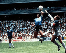 30년 전 오늘…'손'으로 넣은 축구 역사상 가장 유명한 '골' 