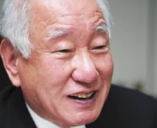 "목숨 걸고 세계 1위 조선소 만든 아버지 잊지 마라"