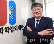 '手' 쓰는 사람들…메이커가 빚는 '창업·창직의 시대' 온다    