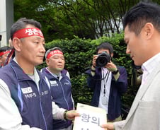 '설마'했던 조선 파업 현실화… 구조조정 격랑 속으로 