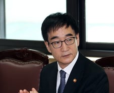 이준식 "'개·돼지 발언' 나향욱, 심신상태 안좋다"