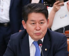 [단독]김경협 "남북하나재단, 통일부 퇴직간부 재취업 위해 기존직원 해고"