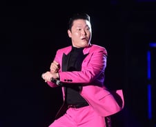 4년 전 오늘… 세계인을 춤추게 한 'K팝' 나오다