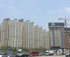 [르포]"3년만에 1억 껑충, 분양권 웃돈도 1억"