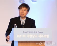 장하준 "출산율 최저-자살률 최고 한국…살 길은 규제완화·복지"