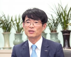 나사회사·노래방기업? IPO뒤 오스템임플란트-골프존