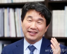 "공무원 되는 게 꿈인 나라, 절대 선진국될 수 없어"