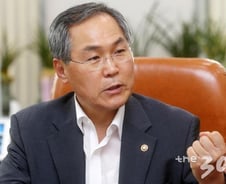 우윤근 "개헌≠민생이라고? 시장도 권력도 독점이 문제"
