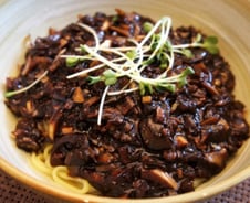 간짜장, 뭐가 달라서 이름에 '간'이 붙을까?