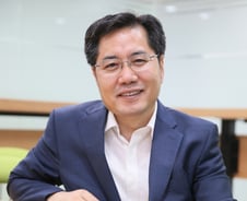 세계에 '기록 한류' 전파하는 국가기록원의 수장