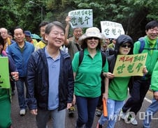 [뷰300]'대권 도전' 안철수의 엇박자 상임위 출석