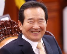 [300인터뷰]정세균 "의장은 기계적 중립 아닌, 국민의 '스피커'"