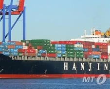 "선원들 물 아끼며 버틴다" 한진해운, 정부에 SOS