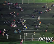 "진동 중엔 밖으로 나가면 안돼" 지진대피요령 10