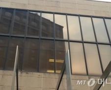 신임 이사장 부재중·외부인 출입 봉쇄된 '미르' 사무실