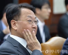 갤노트7 판매중단, 유일호 "예의주시… 단종된다면 피해 우려"