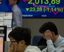 '최순실 게이트'에 문재인株 뜨고… 박지만 회장 EG 급락