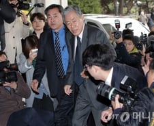 [영상] 최순실 변호인 "최순실 심장에 이상 있다"