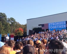 "대통령 보자" 10시간 기다린 대학생들…'임기말' 오바마의 인기 