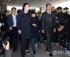 [단독]최순실 귀국 후 31시간 동안 은행서 찾은 돈은 5억