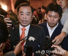 김병준 "총리직 자진사퇴 있을 수 없다"