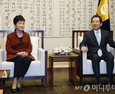 朴대통령 "국회가 총리 추천" 野 "2선후퇴 약속해야"