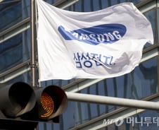 삼성, 10시간 넘게 고강도 압수수색… "8년만에 또" 당혹