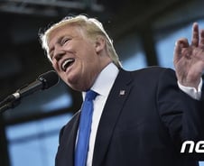 트럼프 "한국과 100% 함께 할 것"…朴대통령 "방한 기대"