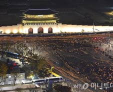 '100만 촛불' 놀란 朴, 2선후퇴?…靑 수습책에 '정국 기로'