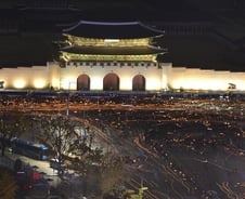 靑, '100만 촛불' 수습책 고심…탄핵론·檢조사까지 '사면초가'(종합)