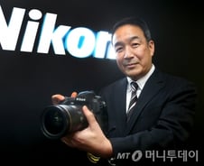 미래 '보고' 고객에 '초점' 더 넓은 세상을 '찍다'