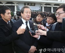 김무성 전격 대선 불출마 선언 "오늘부터 탄핵 앞장"