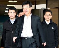 "법리 안 맞다"던 검찰, 최순실·안종범 뇌물 혐의 입건