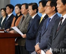 野 교문위, 국정교과서 폐기해야…"박정희 치적 강조한 '박근혜교과서'"