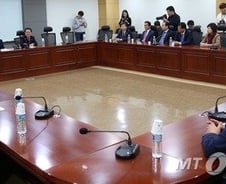 與초선도 "朴대통령 '질서있는 퇴진'..대통령이 시기 방법 밝혀야"